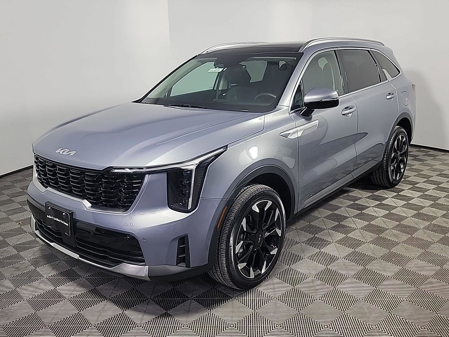 Used 2025 Kia Sorento EX w/ Panoramic Sunroof Package image 13