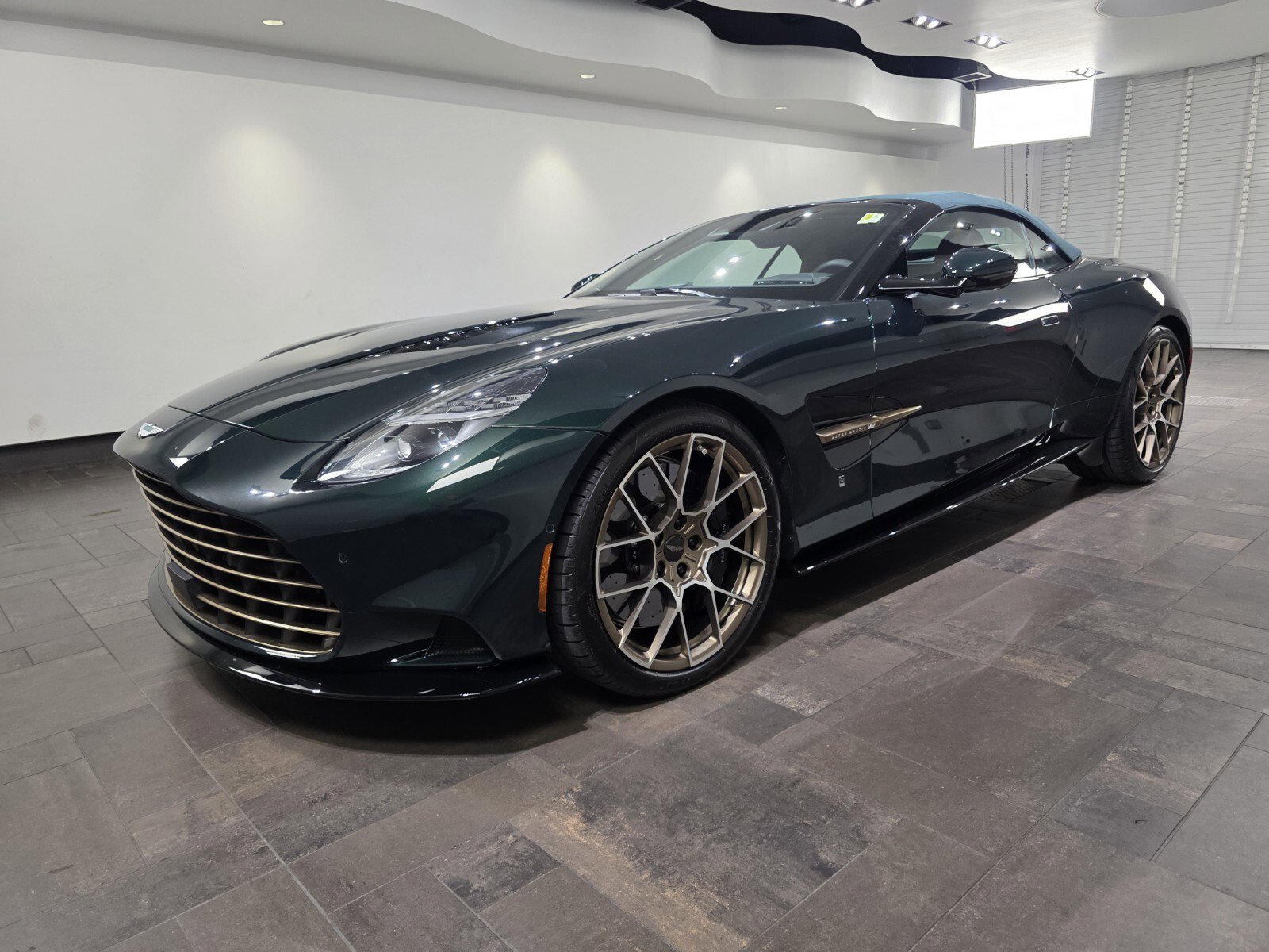 Used 2026 Aston Martin Vanquish Convertible image 26