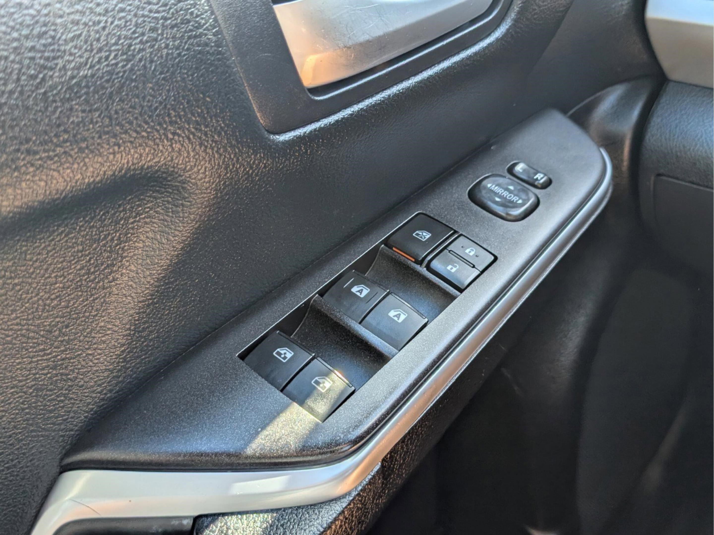 Used 2015 Toyota Camry SE image 38