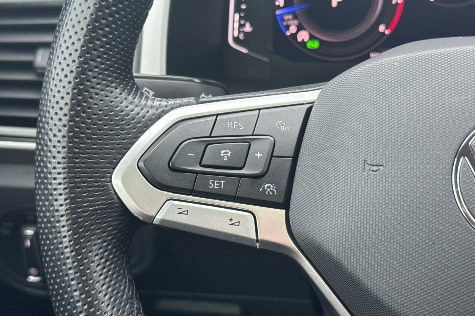 Used 2022 Volkswagen Atlas SEL Premium image 28