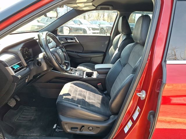 Used 2023 Mitsubishi Outlander SE Black Edition image 13