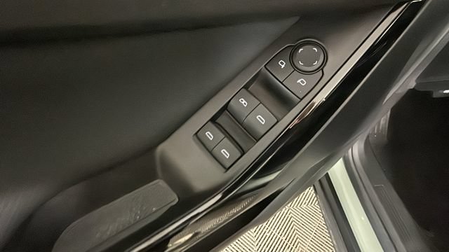 Used 2025 Chevrolet Equinox LT w/ Convenience Package II AWD/4WD image 11