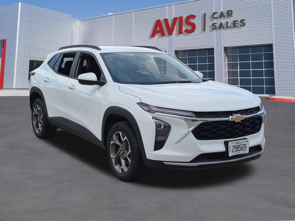 Used 2025 Chevrolet Trax LT w/ LT Convenience Package FWD image 3