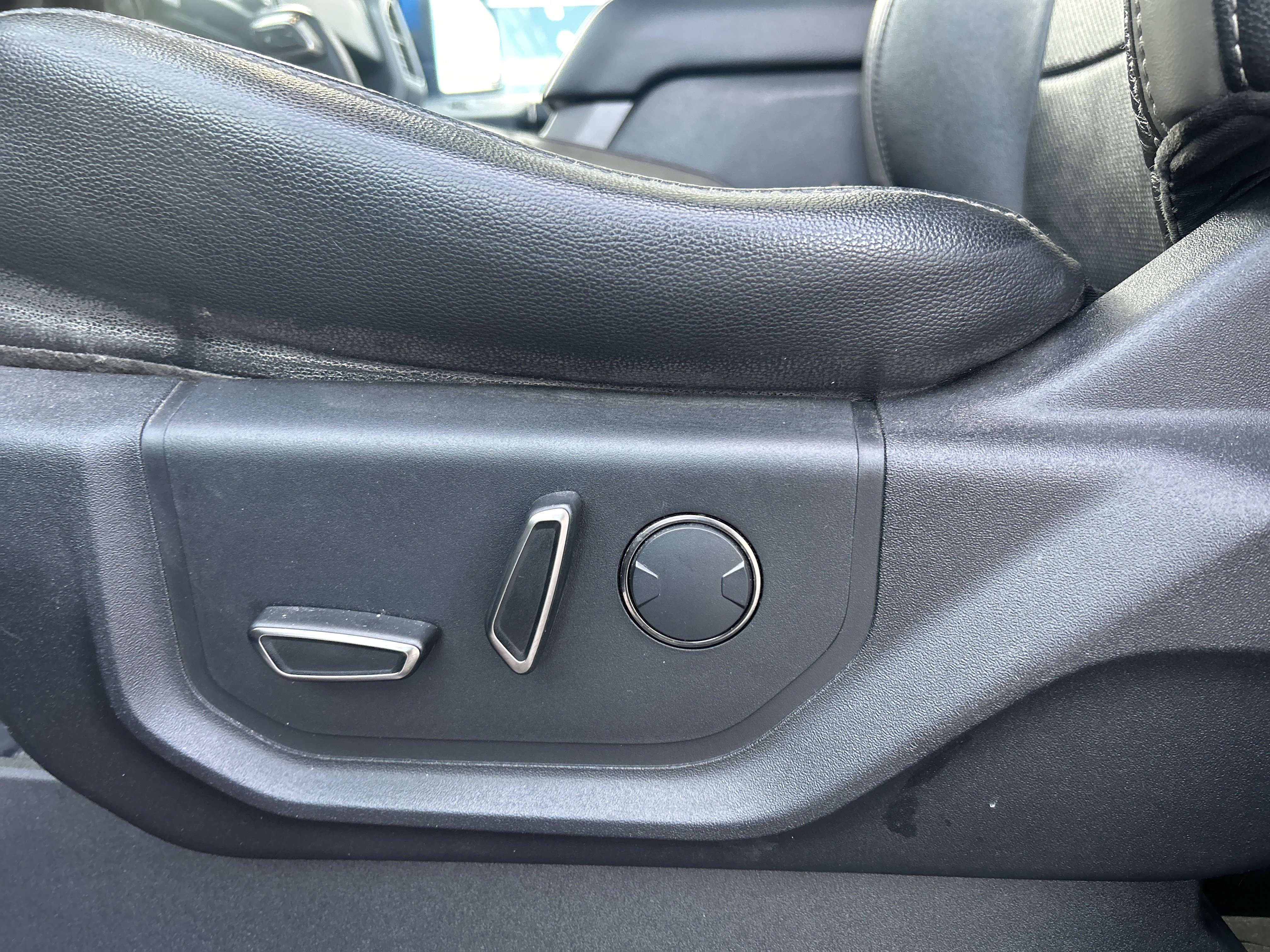 Used 2018 Ford F150 Raptor w/ Equipment Group 802A Luxury image 13