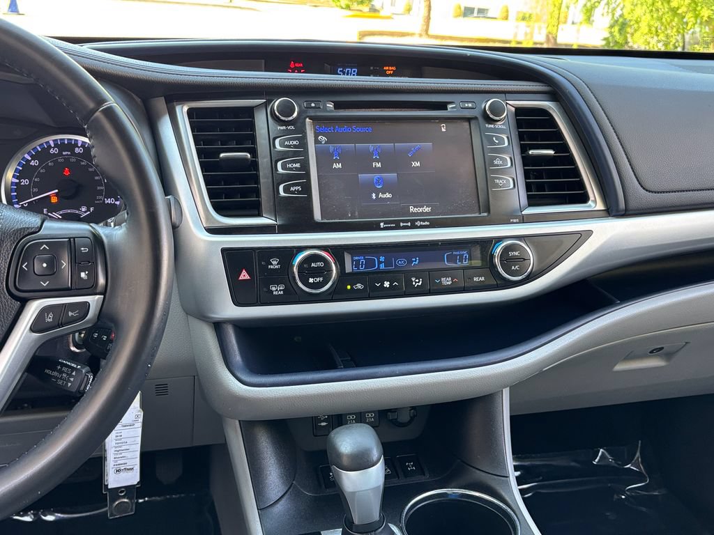 Used 2019 Toyota Highlander Plus AWD/4WD image 36
