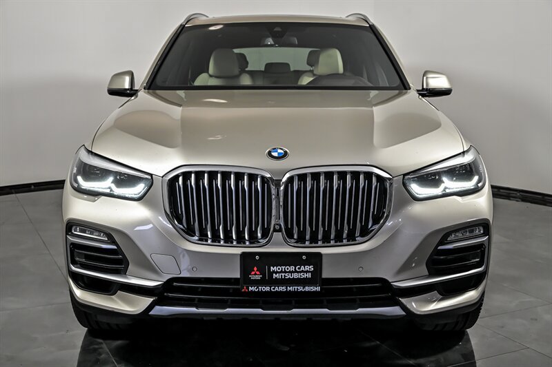 Used 2019 BMW X5 xDrive40i w/ Premium Package 2 AWD/4WD image 4