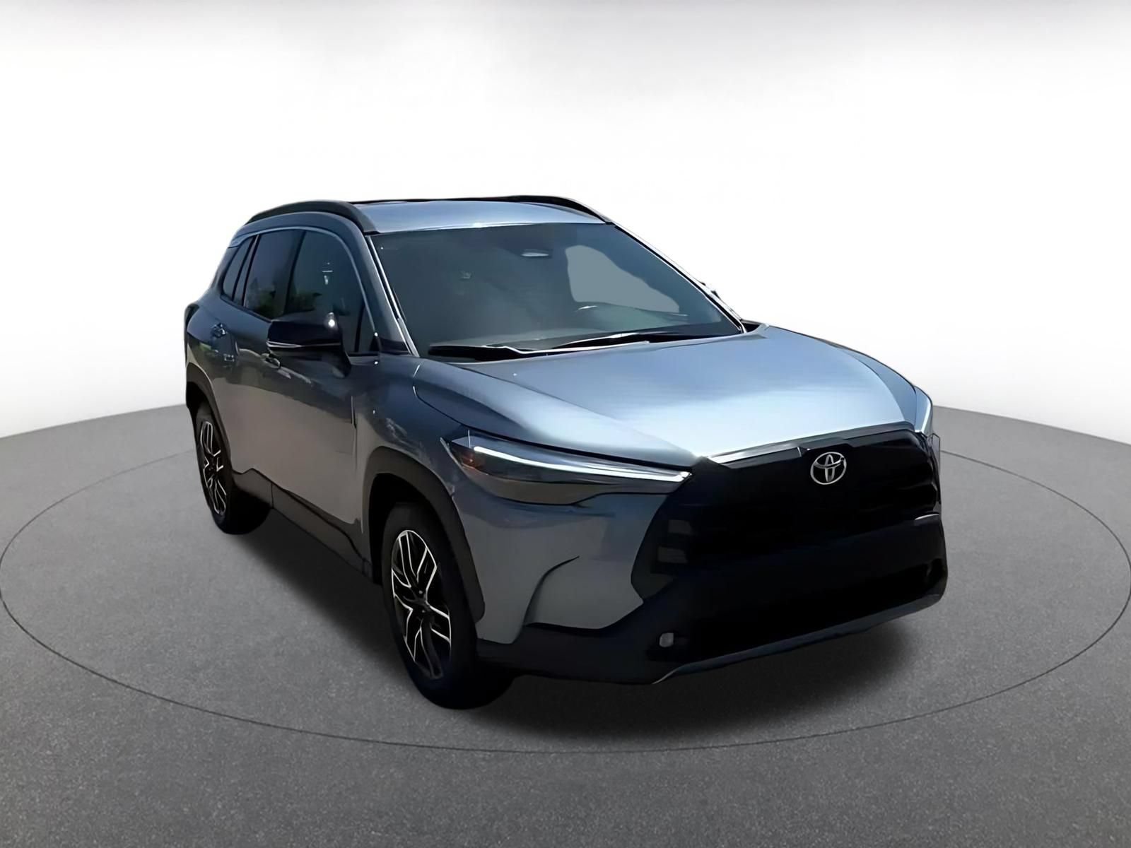 Used 2026 Toyota Corolla Cross XLE FWD image 3