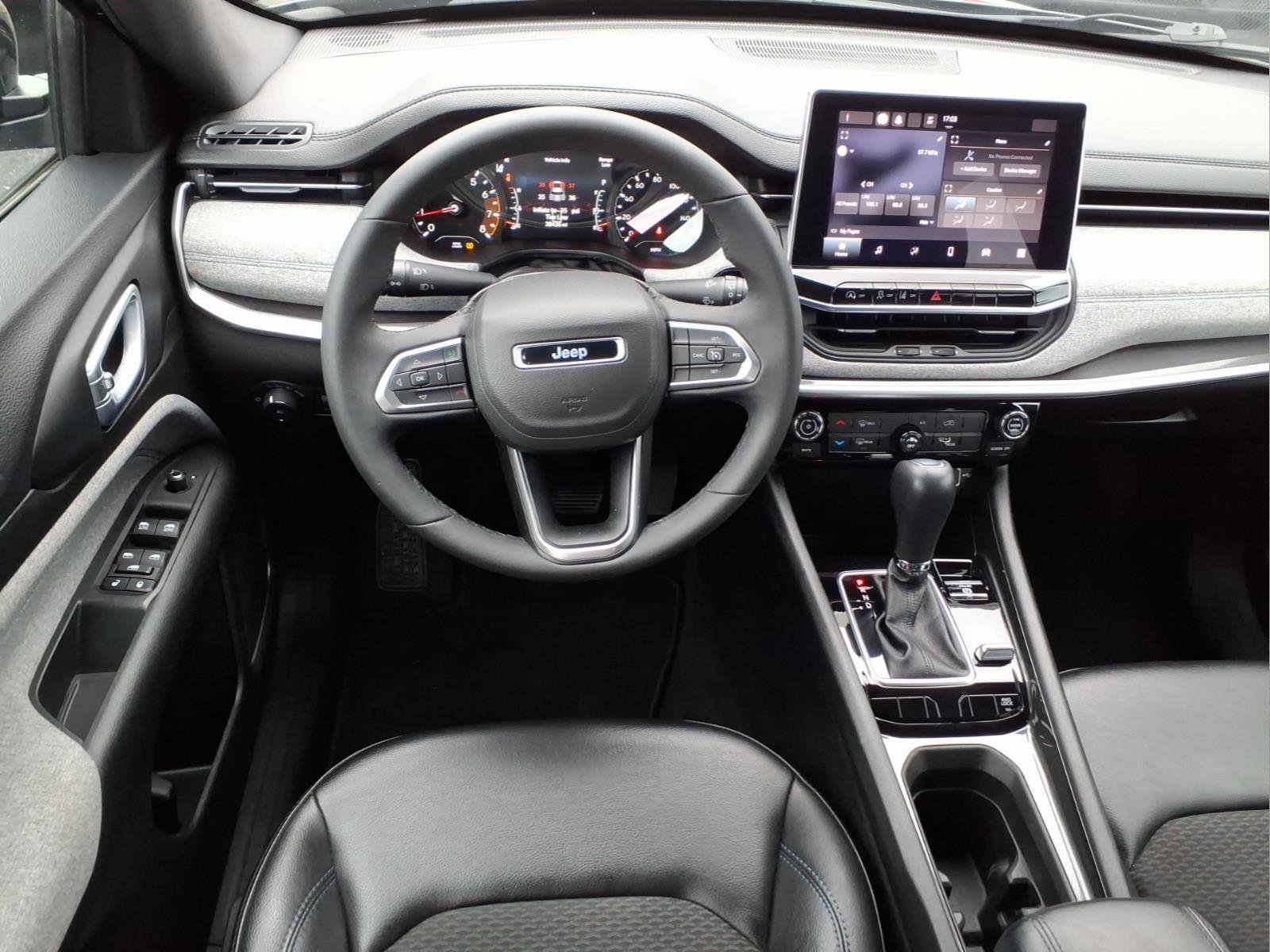 Used 2023 Jeep Compass Latitude image 16