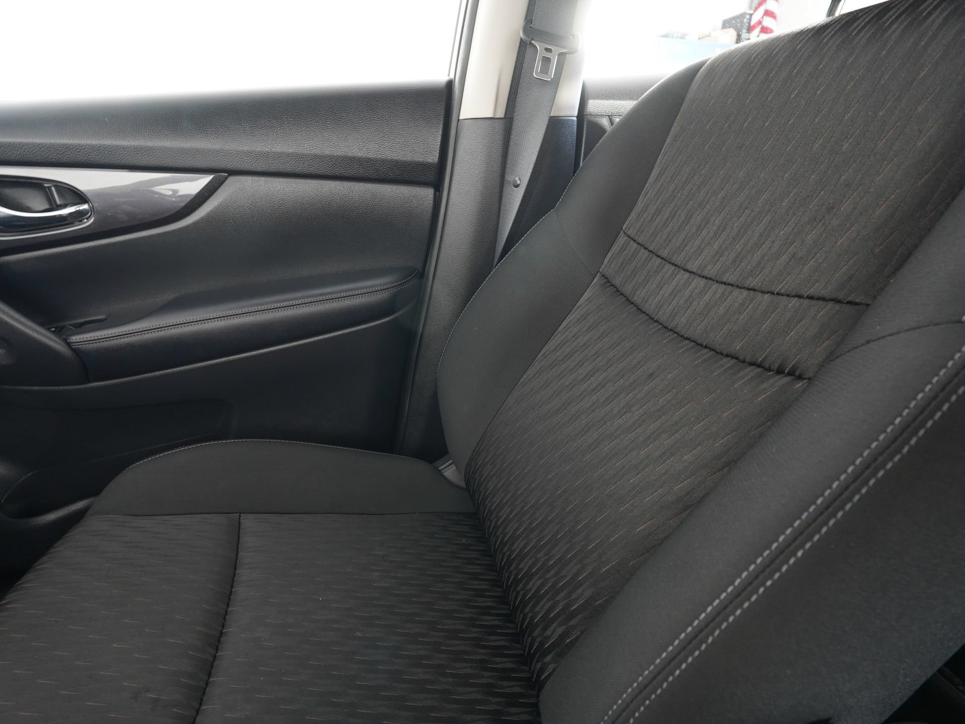 Used 2018 Nissan Rogue S FWD image 23