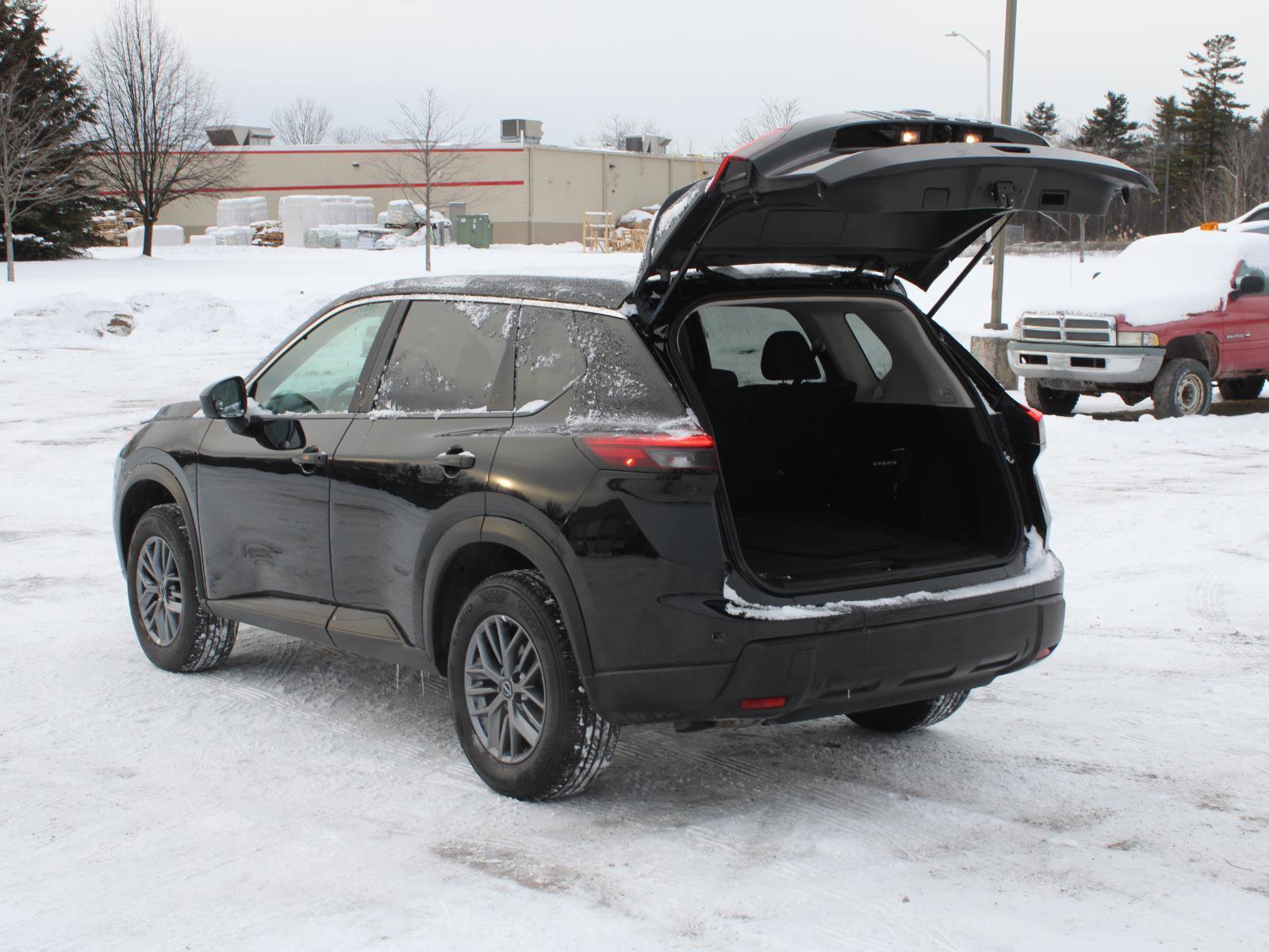 Used 2024 Nissan Rogue S image 7