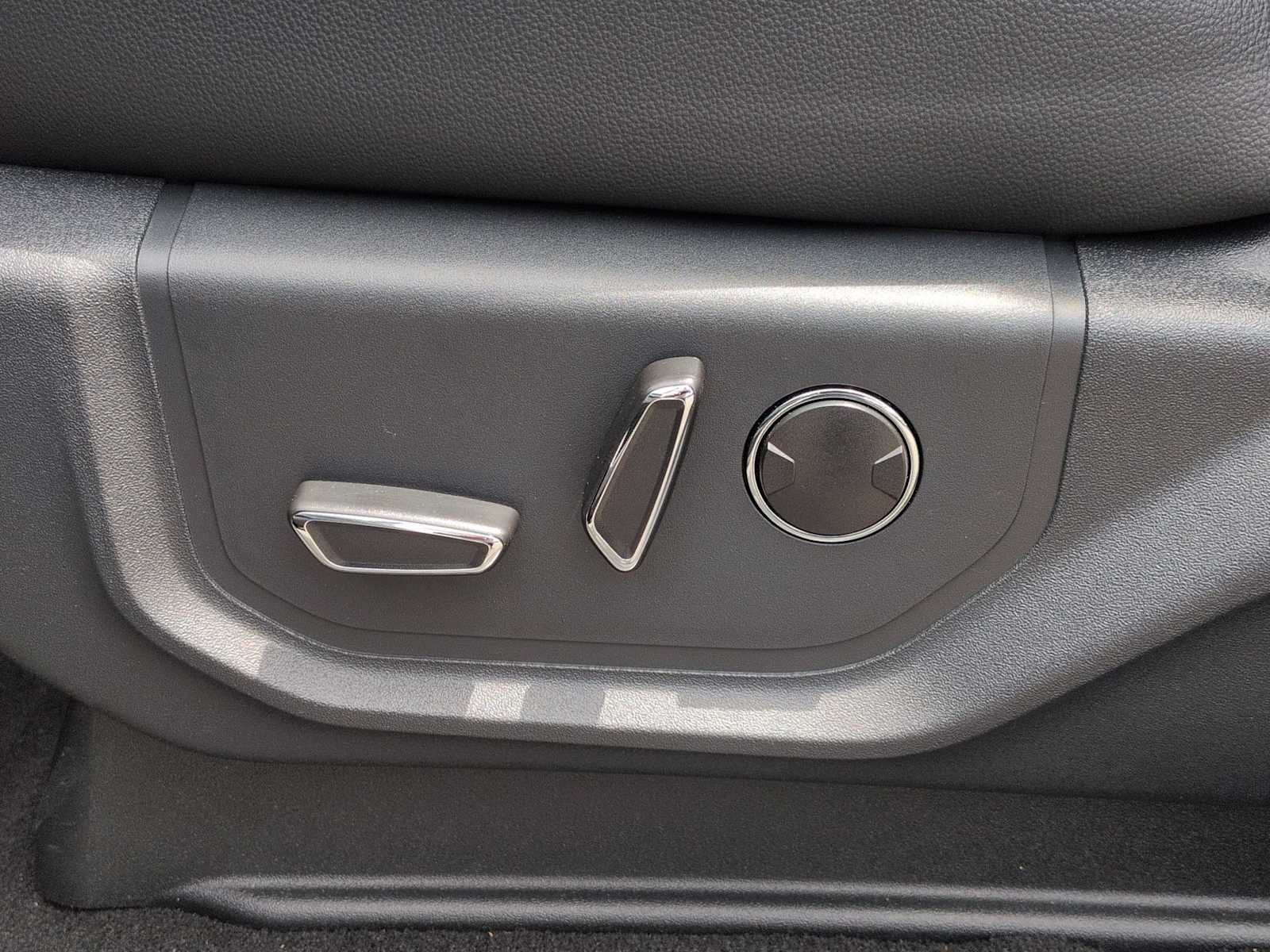 Used 2024 Ford Expedition Limited AWD/4WD image 18