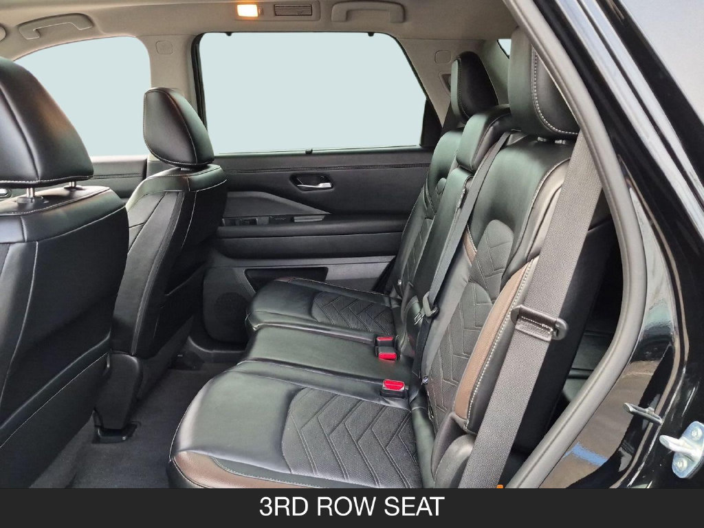 Certified 2025 Nissan Pathfinder Platinum w/ Cargo Package FWD image 17