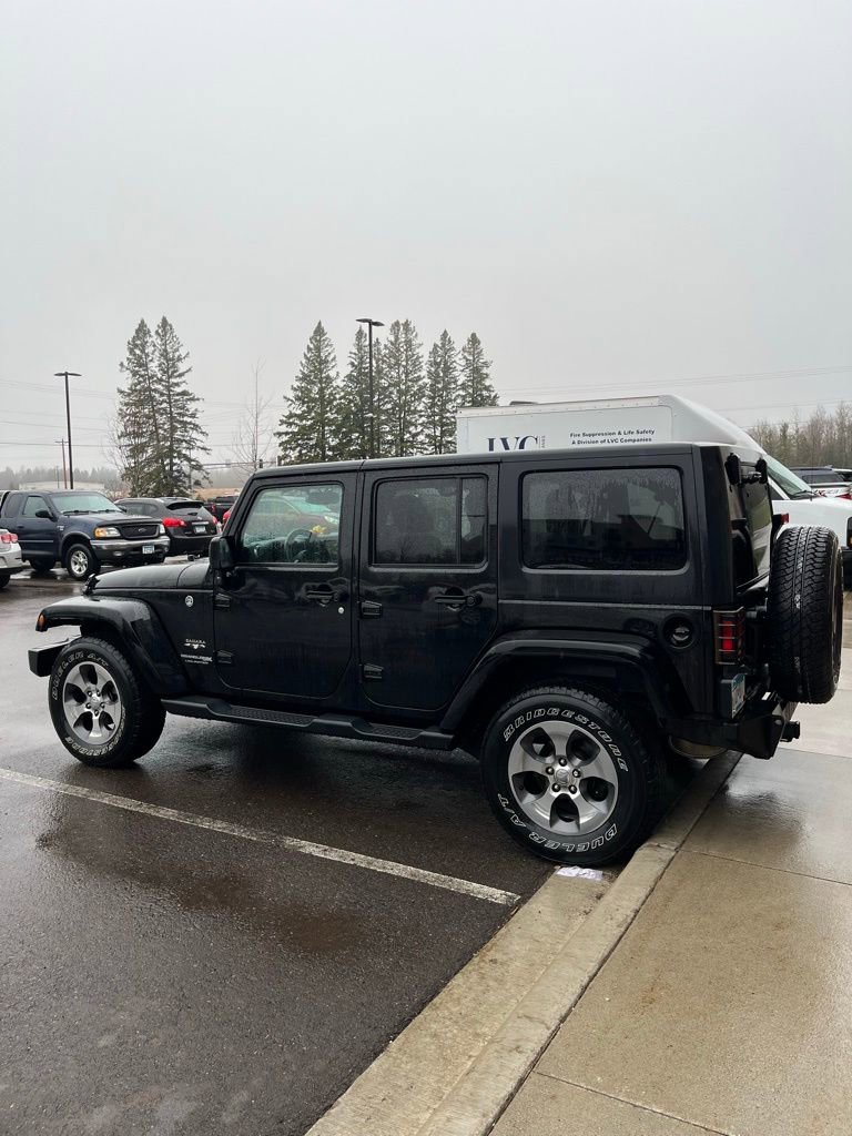 Used 2018 Jeep Wrangler Unlimited Sahara w/ Trailer Tow Group AWD/4WD image 10