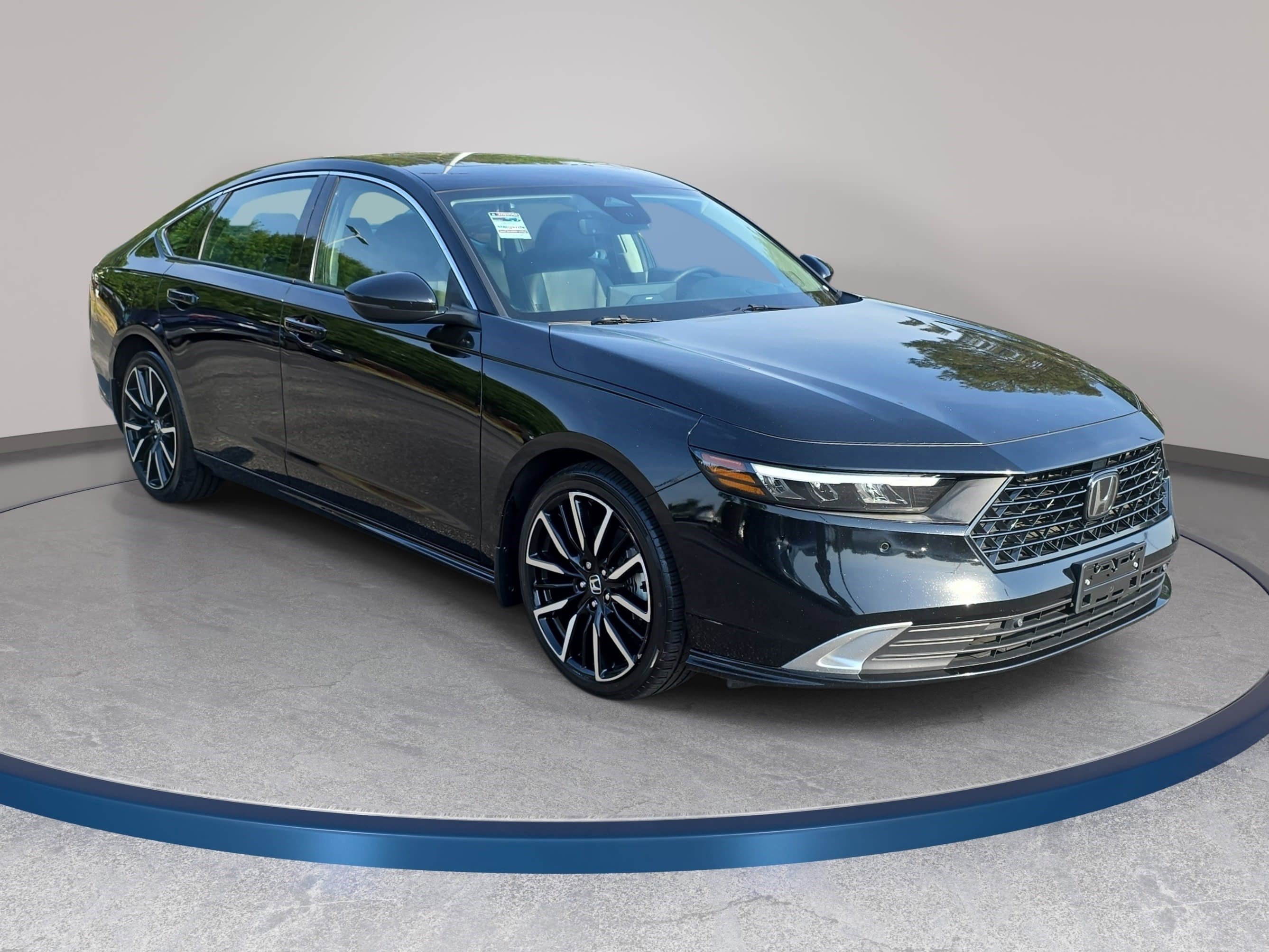 Used 2023 Honda Accord Touring image 3