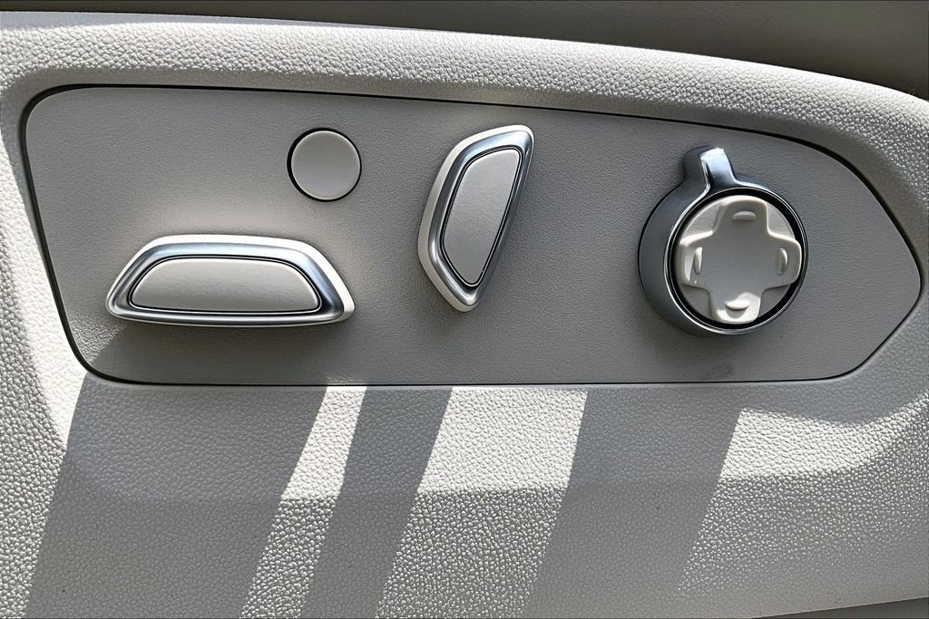 New 2026 Cadillac Escalade Platinum Luxury w/ LPO, Radiant Package AWD/4WD image 28