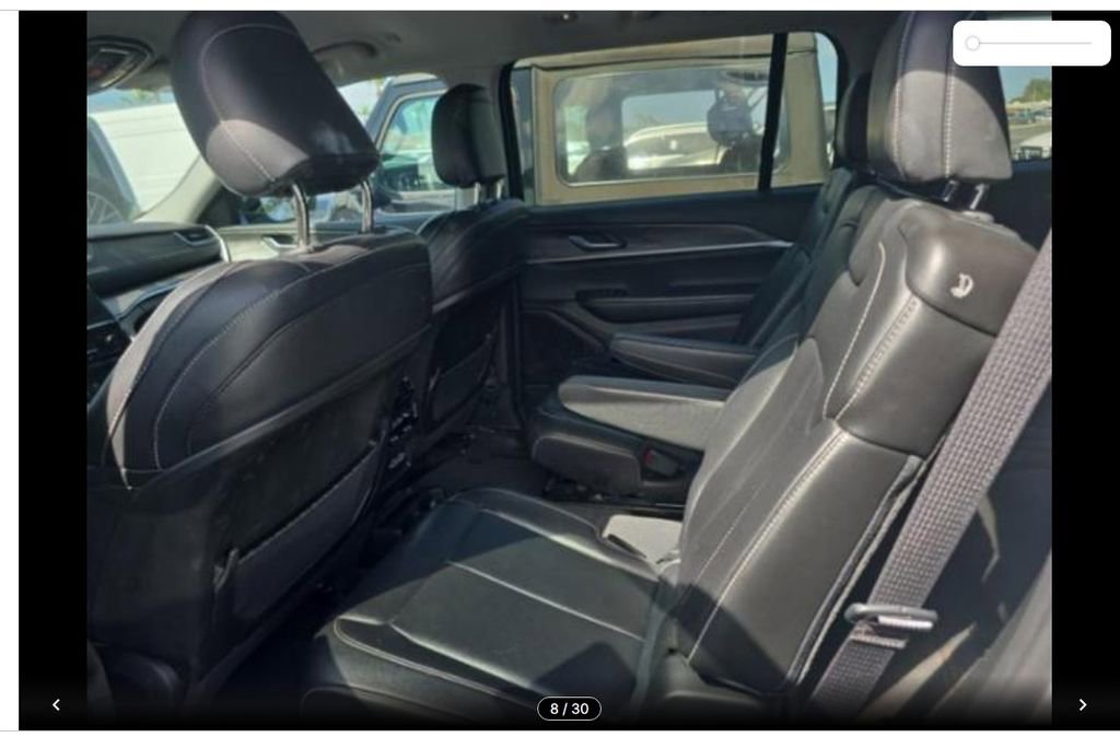 Used 2023 Jeep Grand Cherokee L Limited w/ Black Appearance Package AWD/4WD image 4