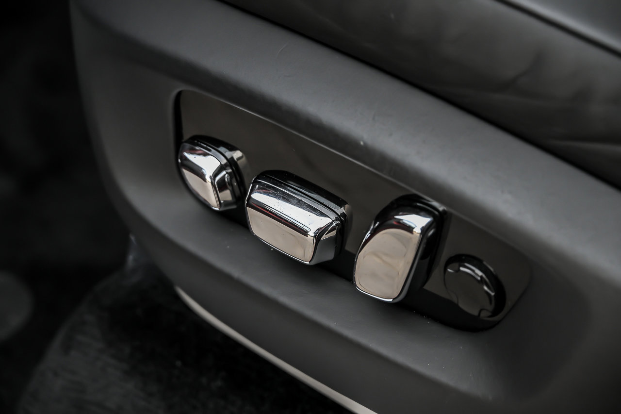 Used 2021 Rolls-Royce Cullinan Black Badge AWD/4WD image 31