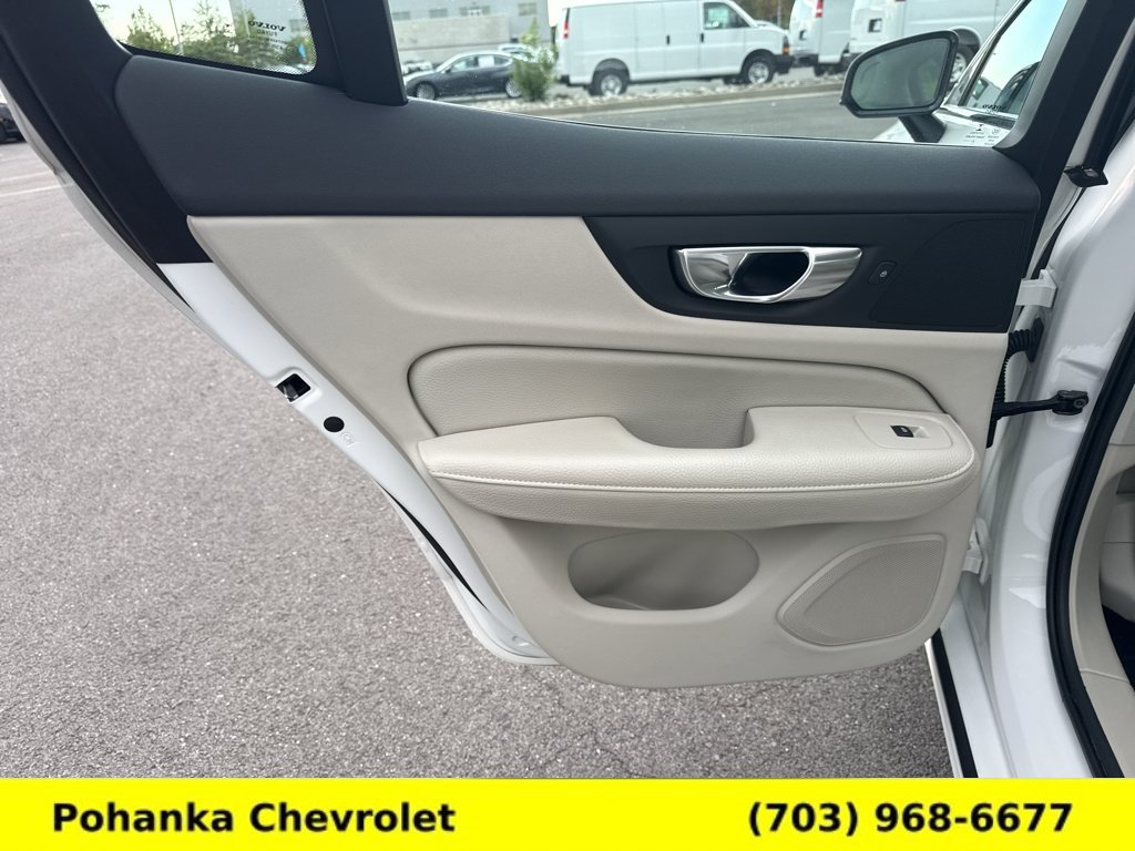 Used 2022 Volvo S60 B5 Momentum w/ Premium Package FWD image 23
