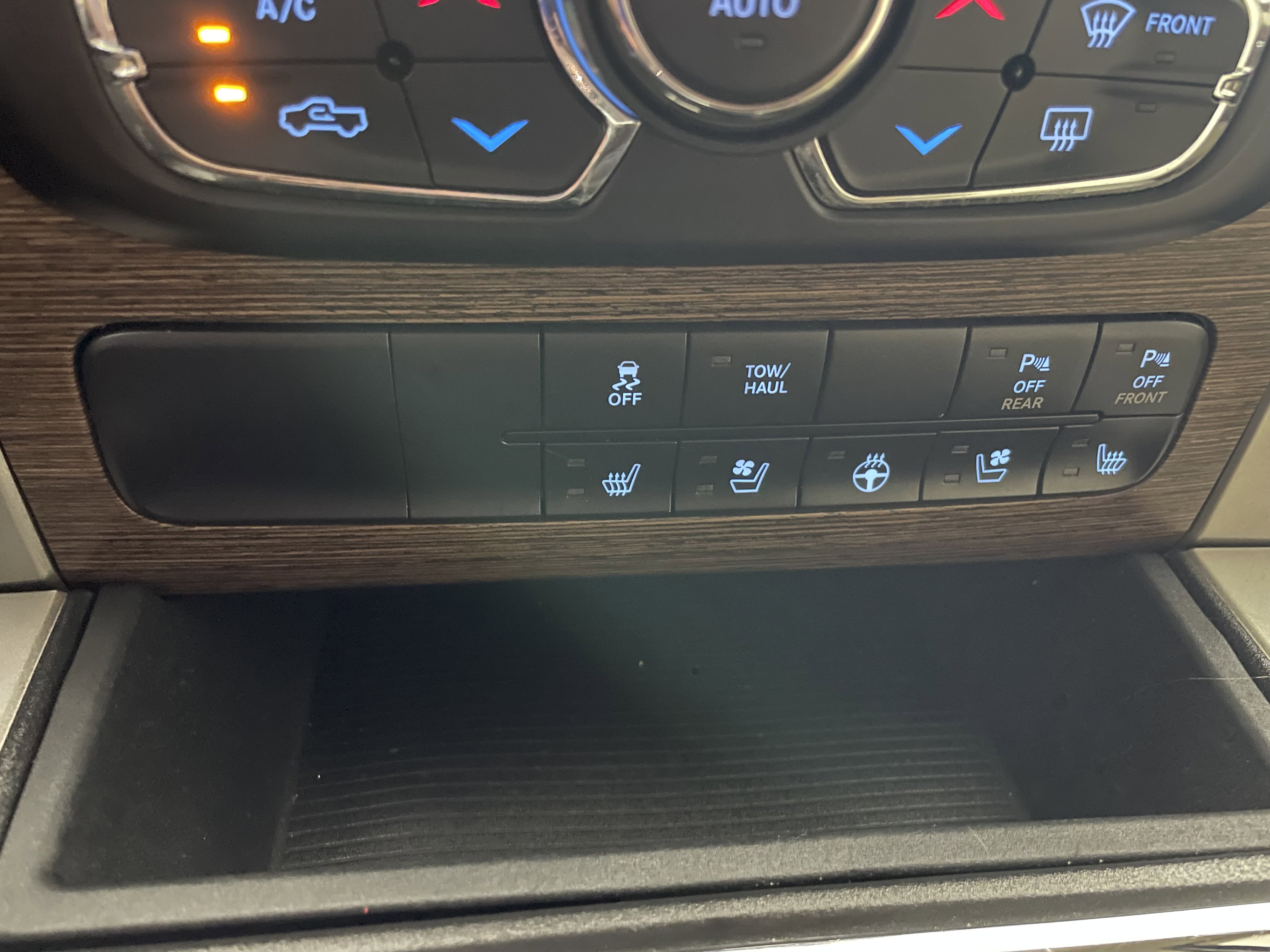 Used 2018 RAM 1500 Laramie w/ Convenience Group AWD/4WD image 21