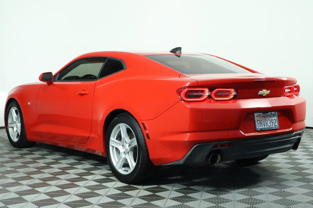 Used 2020 Chevrolet Camaro LT RWD image 7