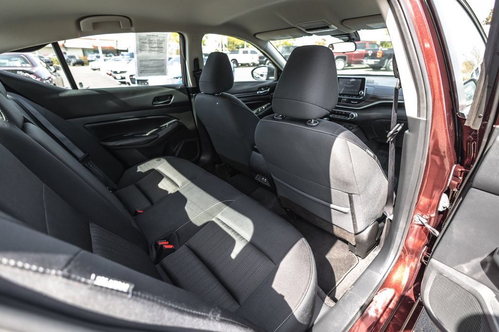 Used 2024 Nissan Altima 2.5 SV FWD image 30
