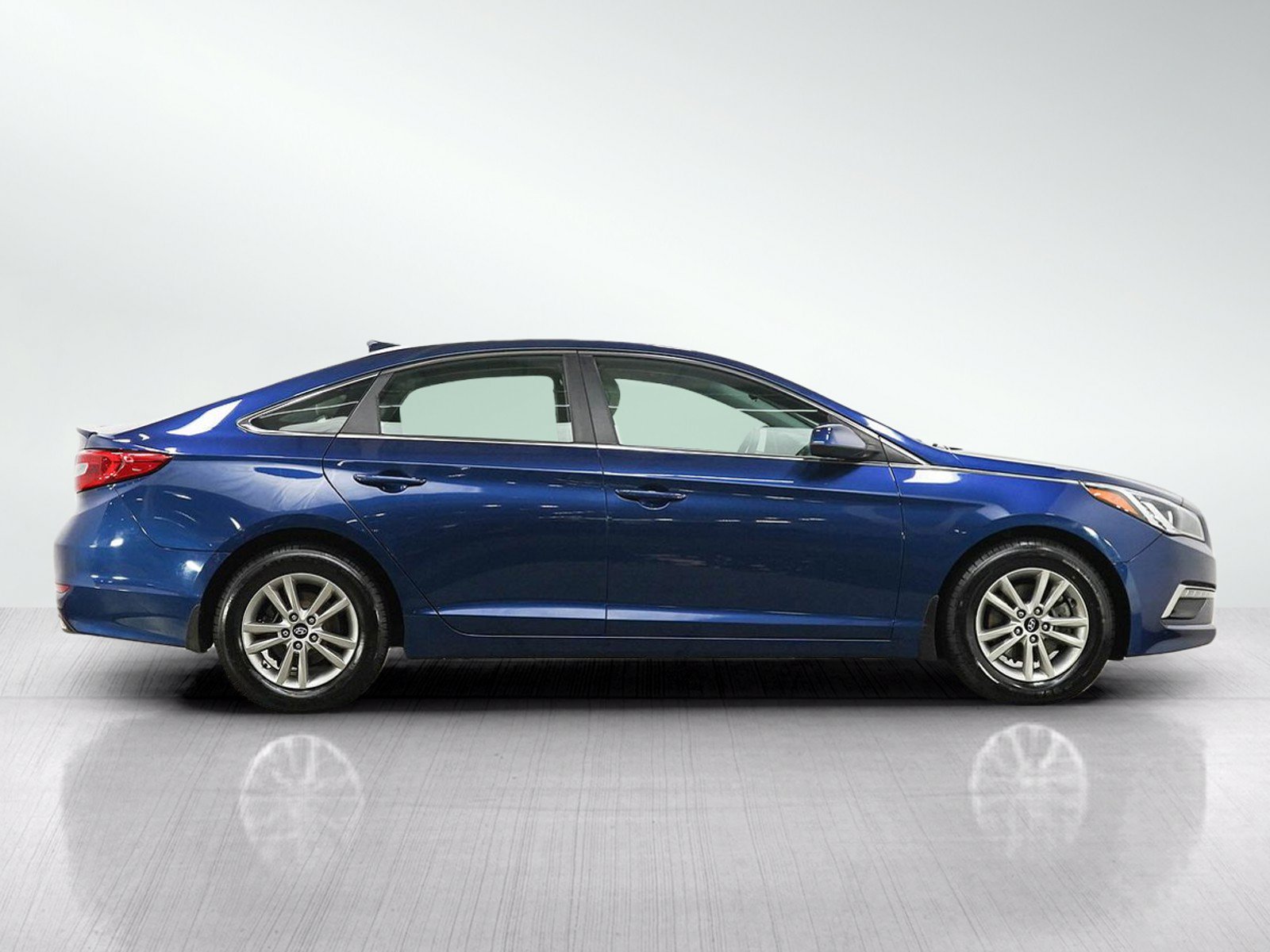 Used 2015 Hyundai Sonata SE w/ Option Group 09 FWD image 6