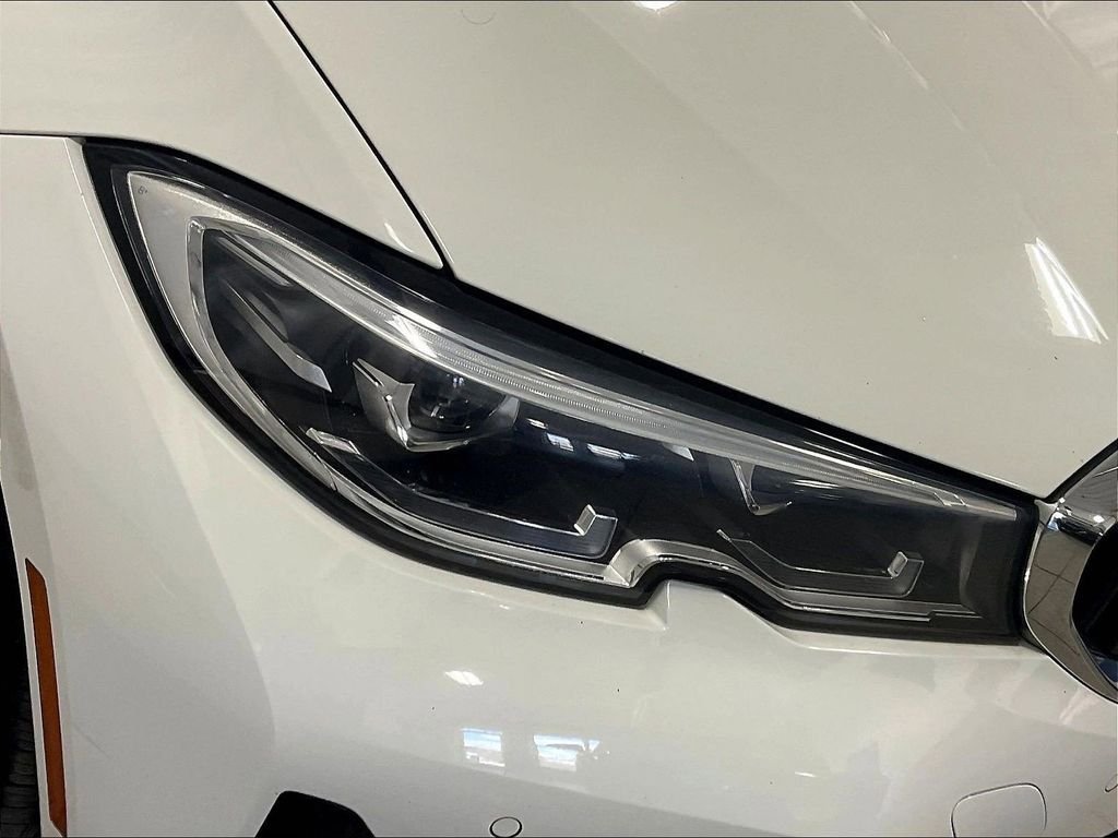 Used 2019 BMW 330i xDrive Sedan w/ Premium Package AWD/4WD image 32