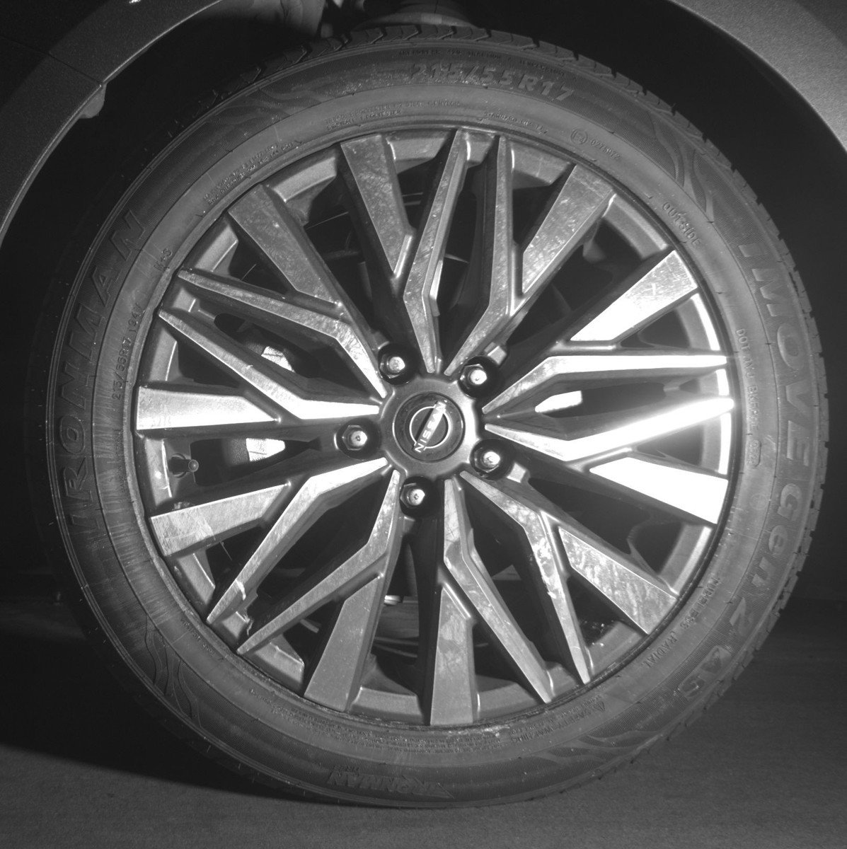 Used 2025 Nissan Altima 2.5 SV FWD image 12