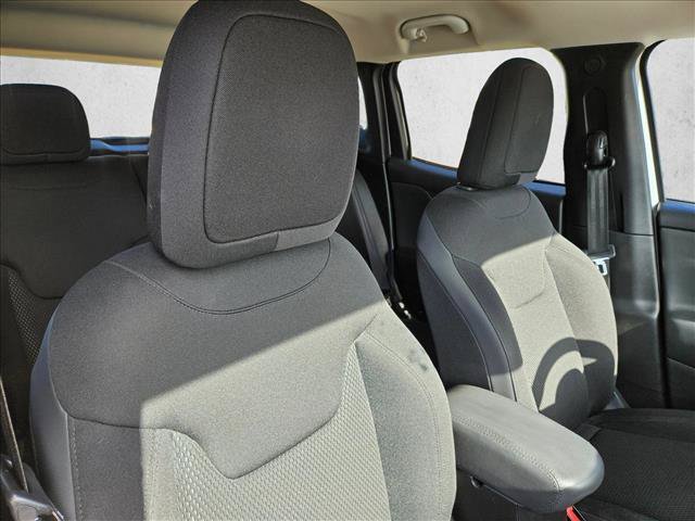 Used 2020 Jeep Renegade Altitude FWD image 20