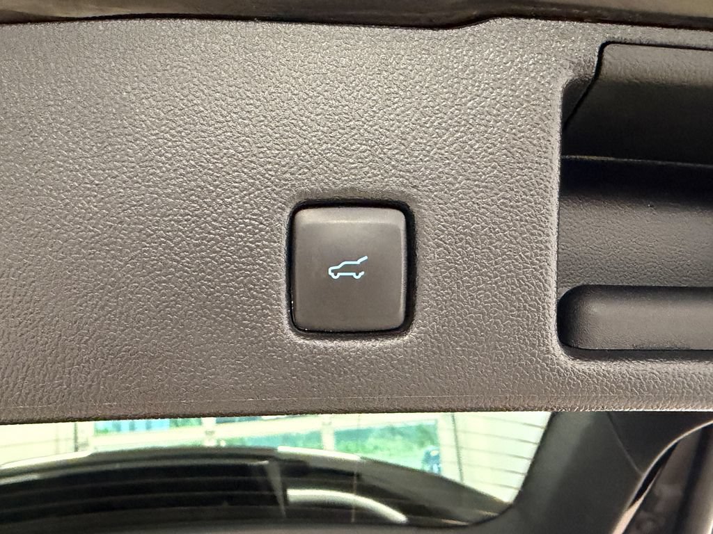 Used 2025 Ford Escape Active w/ Tech Pack #1 FWD image 32
