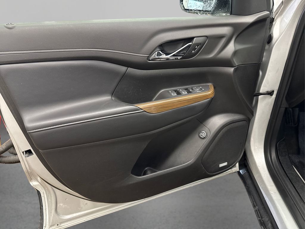 Used 2019 GMC Acadia SLE w/ LPO, Floor Liner Package image 24