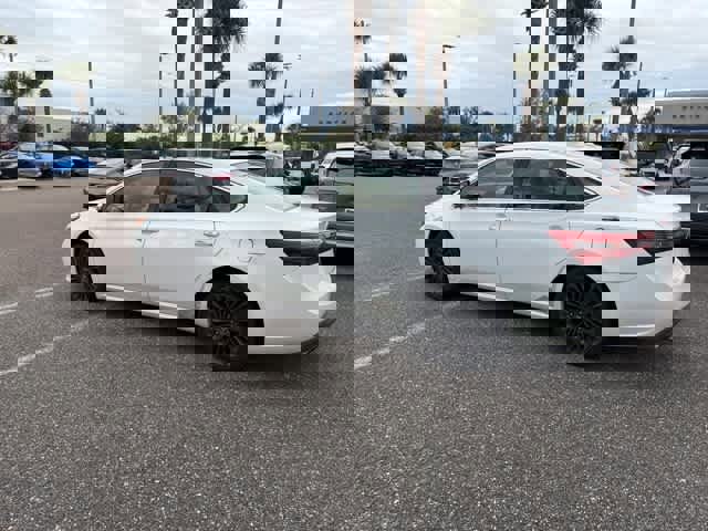 Used 2016 Toyota Avalon Touring image 3