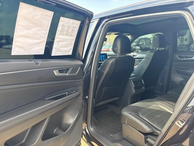 Used 2024 Volkswagen Atlas Cross Sport SEL R-Line AWD/4WD image 30