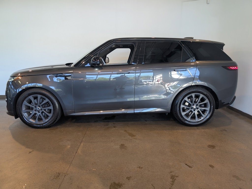 Used 2023 Land Rover Range Rover Sport SE Dynamic image 3