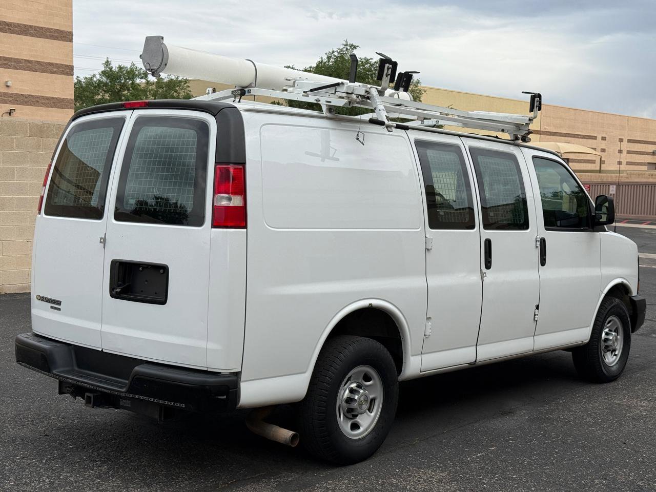 Used 2013 Chevrolet Express 2500 image 5