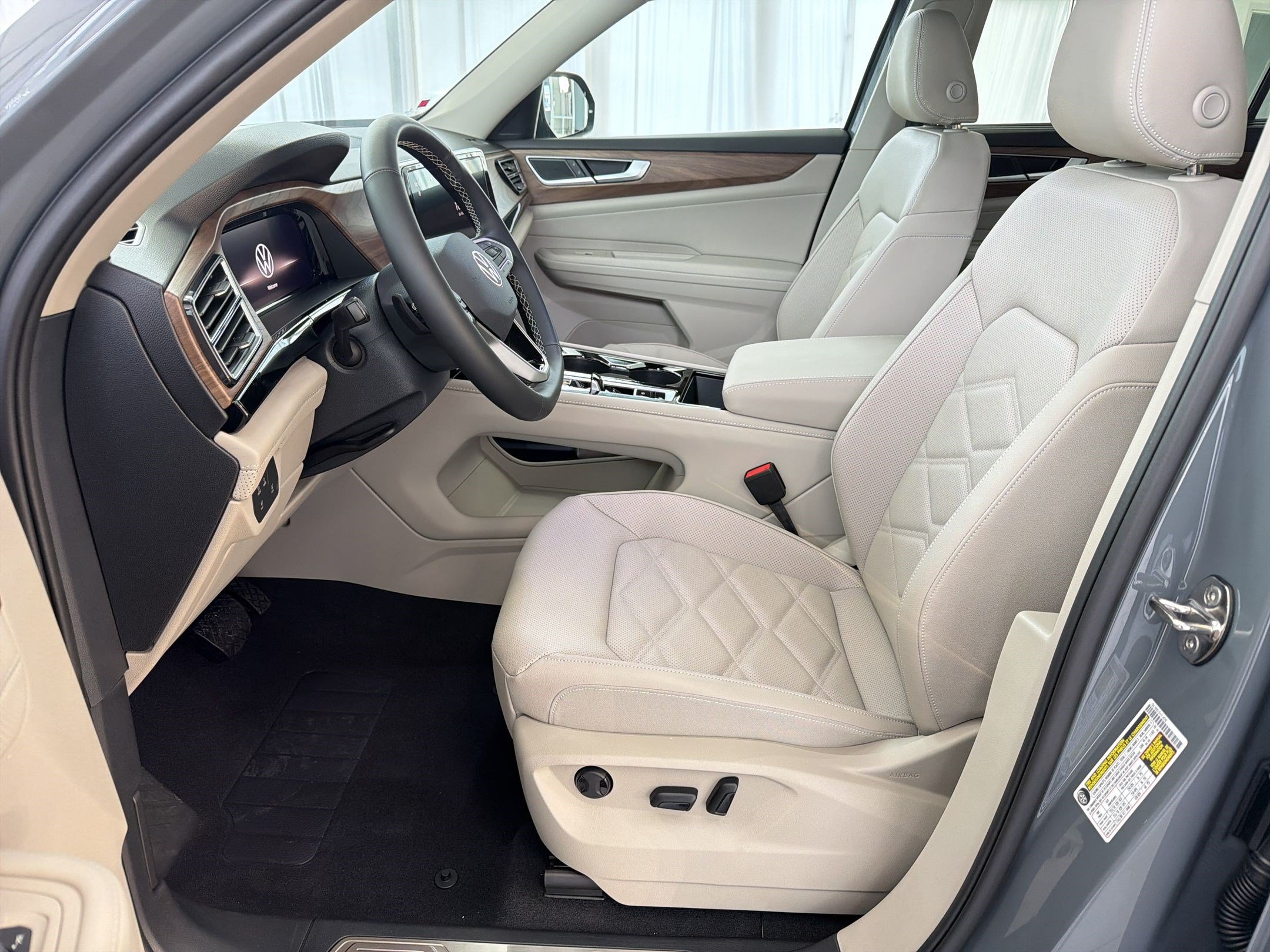 New 2026 Volkswagen Atlas SE FWD image 5