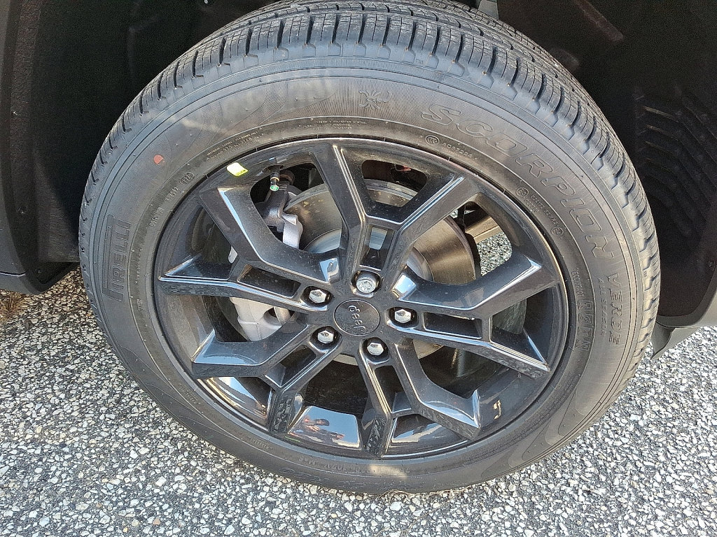 New 2025 Jeep Grand Cherokee Limited image 4