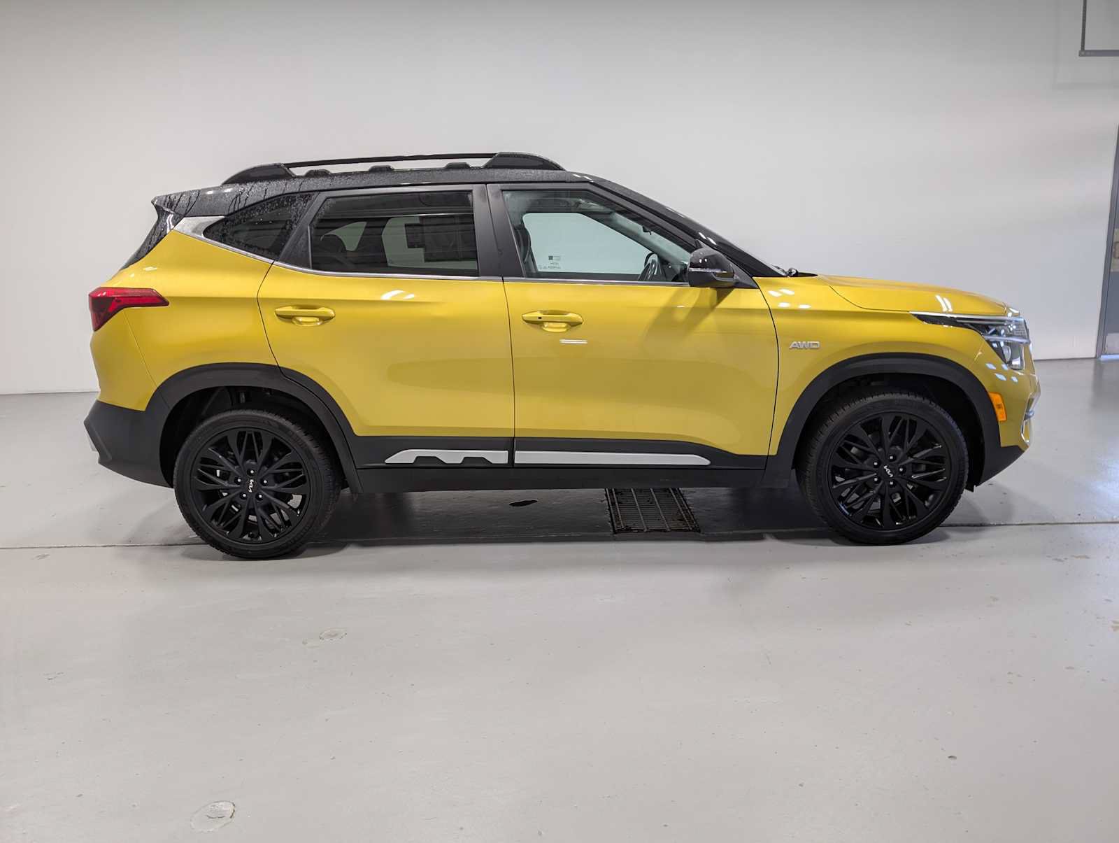 Certified 2023 Kia Seltos Nightfall Edition AWD/4WD image 7