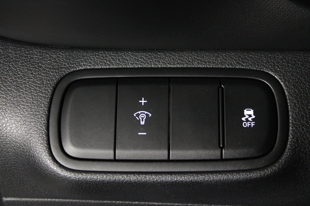 Certified 2025 Hyundai Venue SE FWD image 24