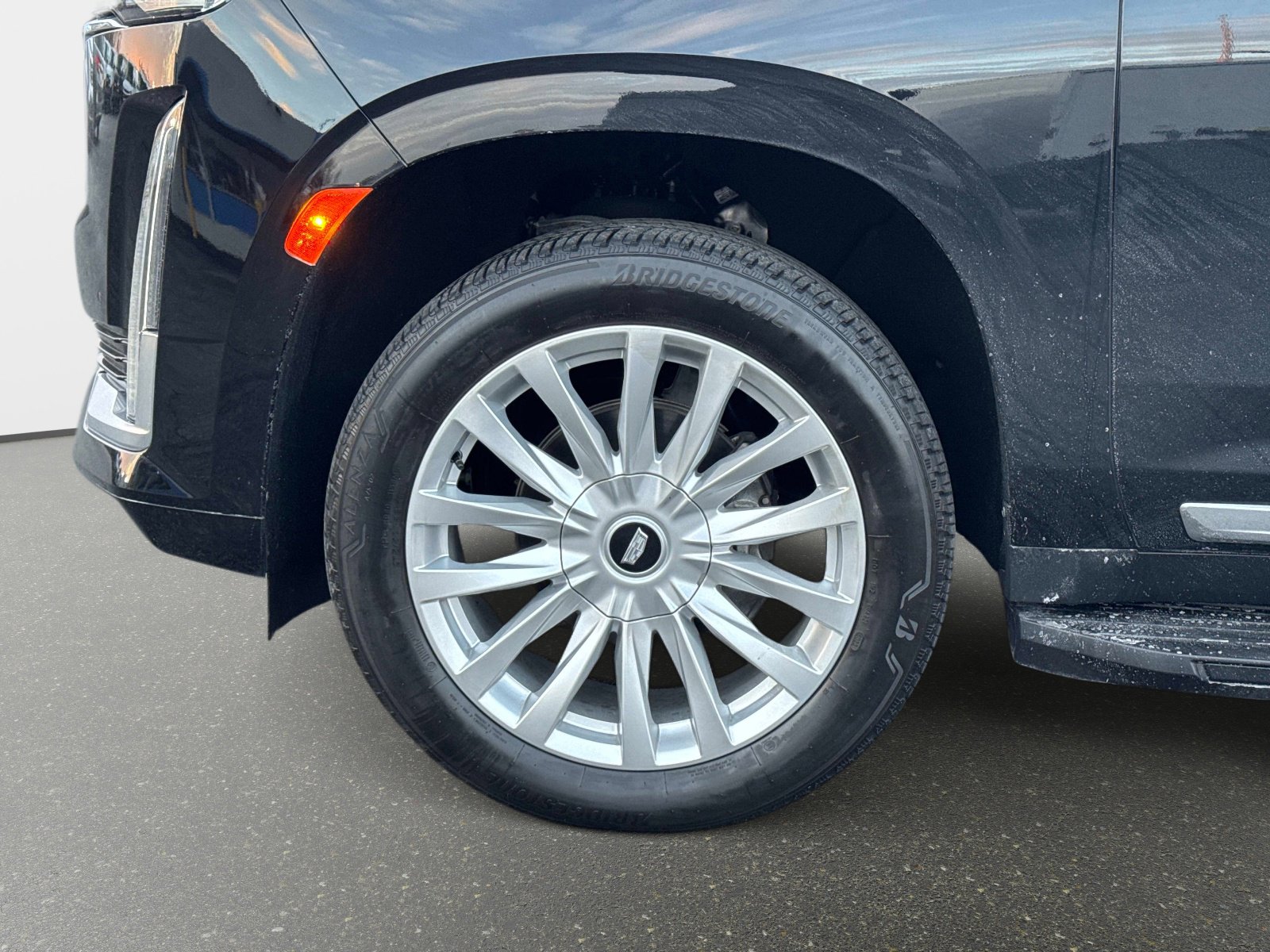 Used 2024 Cadillac Escalade Luxury image 28