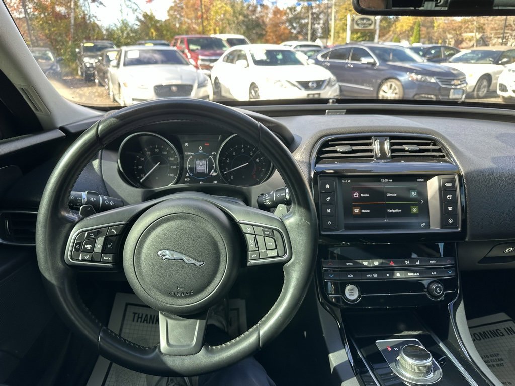 Used 2018 Jaguar XE Premium image 10