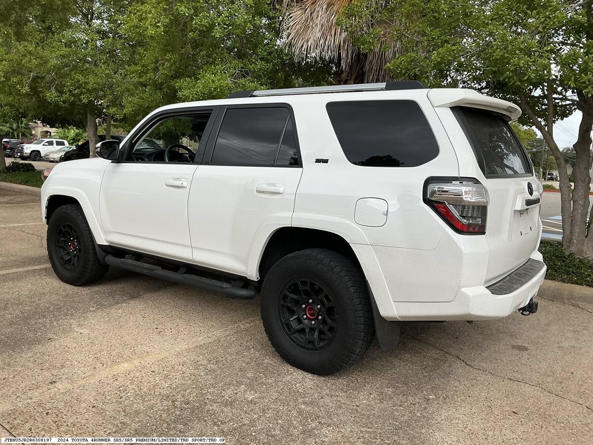 Used 2024 Toyota 4Runner SR5 Premium w/ Moonroof Package AWD/4WD image 5