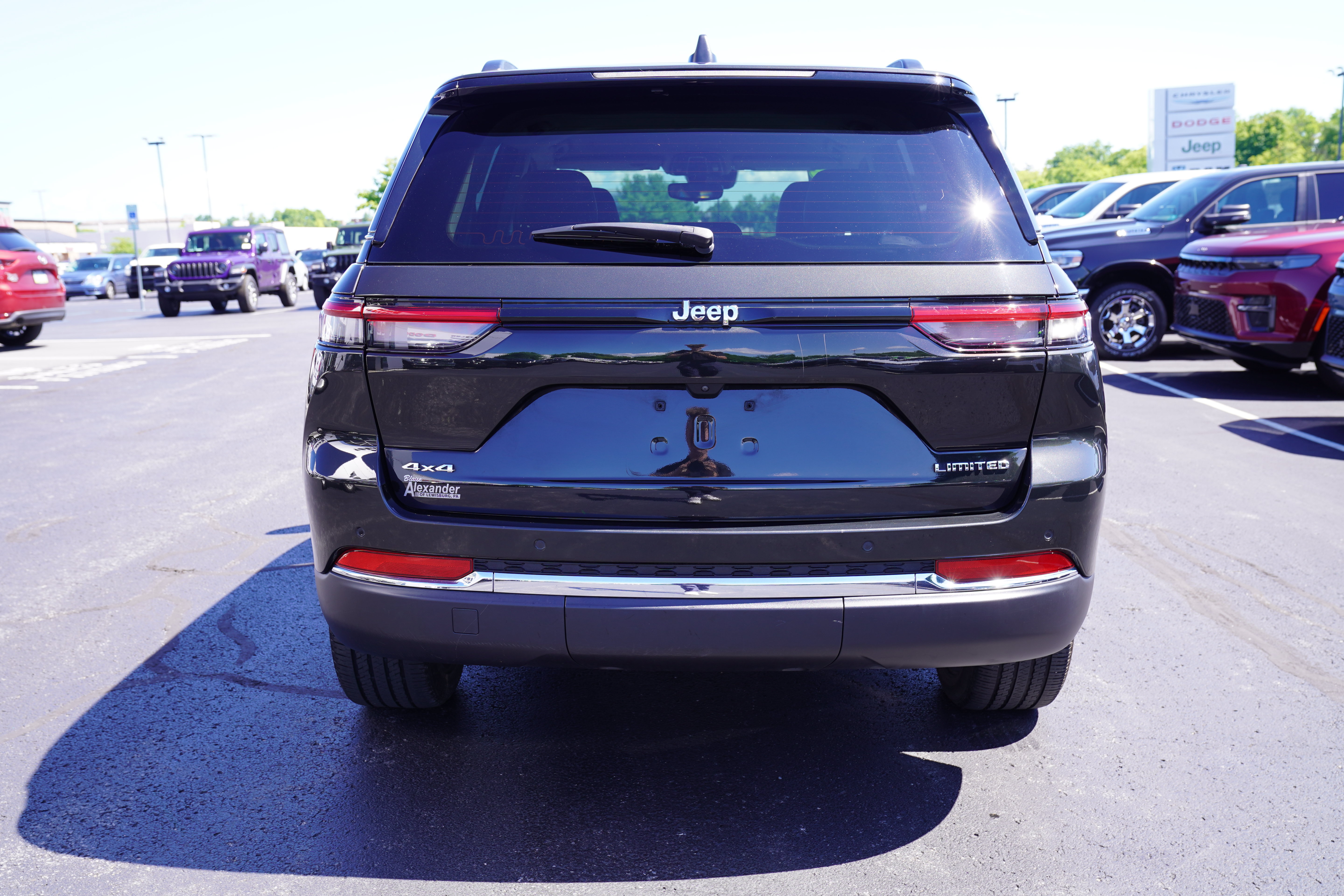 Used 2023 Jeep Grand Cherokee Limited AWD/4WD image 6