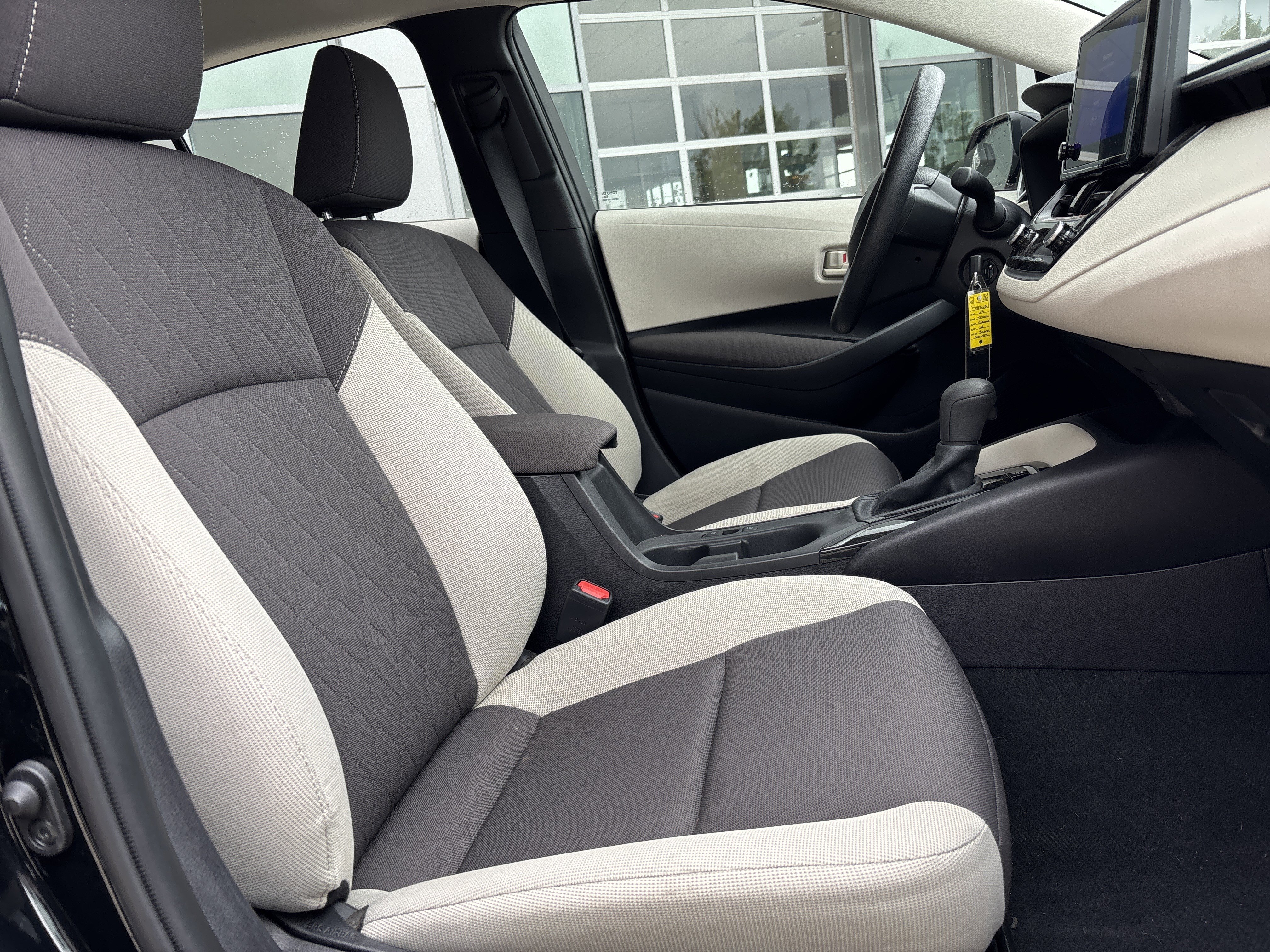 Used 2025 Toyota Corolla LE FWD image 28