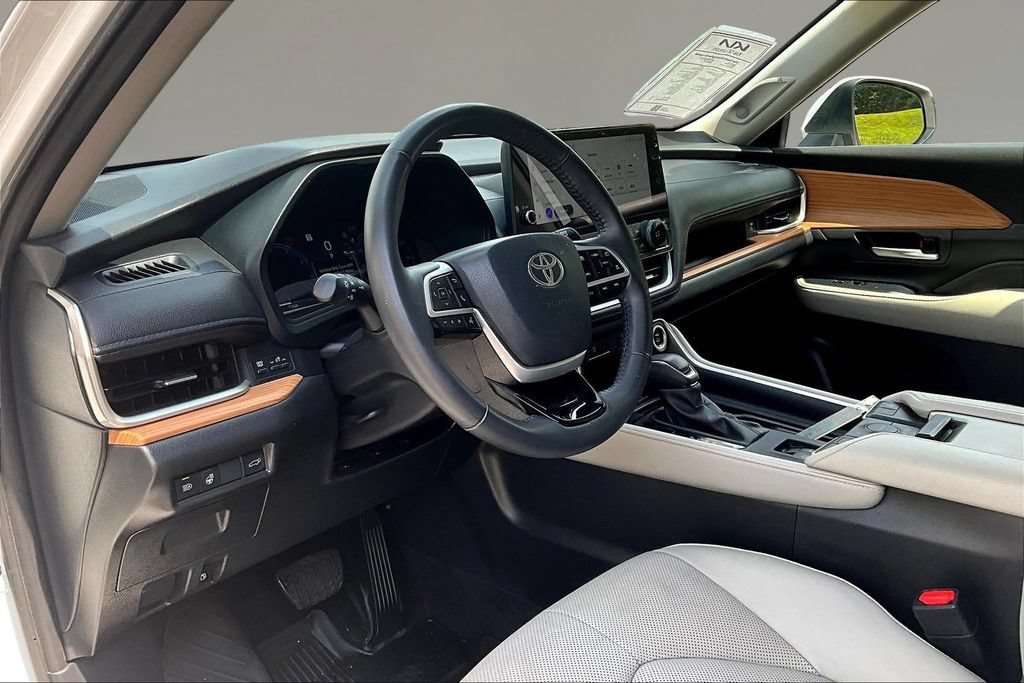 Used 2024 Toyota Grand Highlander AWD image 16