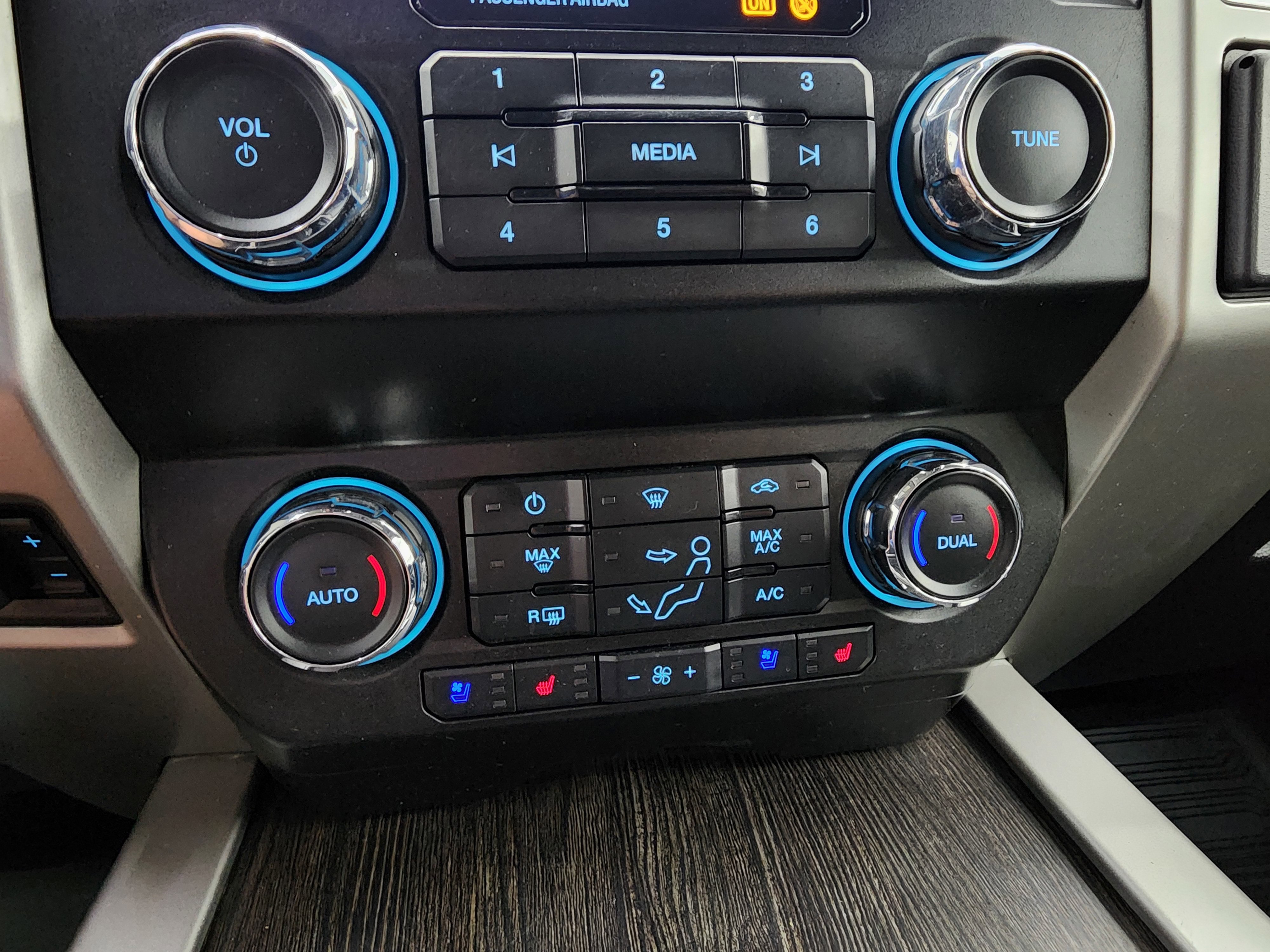 Used 2021 Ford F250 Lariat w/ Chrome Package image 45