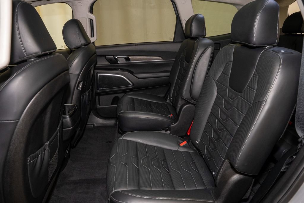 Used 2022 Kia Telluride SX w/ SX Prestige Package image 9