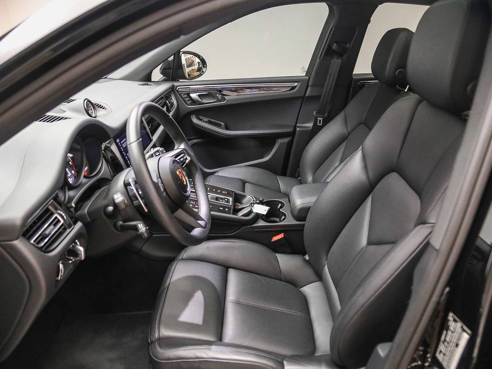 Certified 2025 Porsche Macan S AWD/4WD image 23