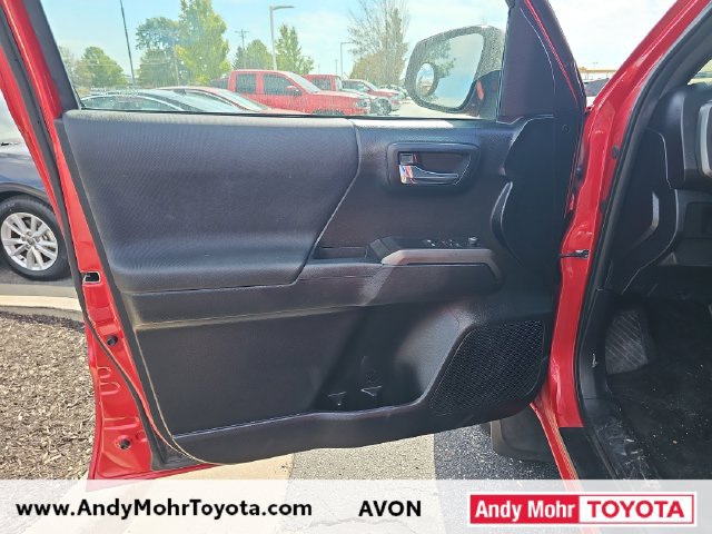 Used 2016 Toyota Tacoma TRD Sport w/ Towing Package AWD/4WD image 11