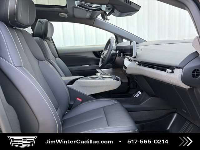 Certified 2025 Cadillac Optiq Luxury 2 w/ LPO, Floor Liner Package AWD/4WD image 15